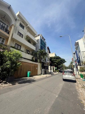 giảm mạnh 5 tỷ - siêu phẩm phan xích long, phú nhuận. 8m x 18m. hđt 160 triệu. giá bán 45 tỷ