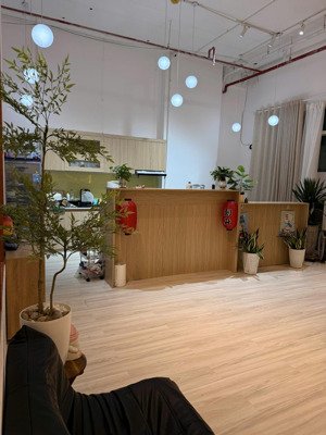 cần cho thuê shophouse lavita charm, 15 triệu/tháng, 68 m2,full nt tại lavita charm. lh 
