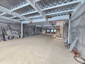 cho thuê nhà mặt tiền nguyễn văn linh . dtsd 800 m2 . trung tâm thành phố