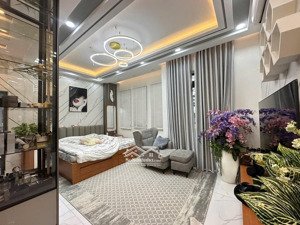 nhà hẻm xe hơi 7m, có thang máy, full nội thất, dt 7x11.5, giá 8.8 tỷ alo em thúy để xem nhà.