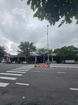 hạ giá - bán gấp lô đất dt khủng mặt tiền hoàng văn thái vị trí sầm uất ngay gần tđt - dt: 864m2.