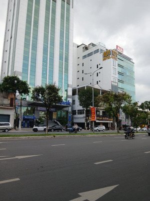 cho thuê nhà mặt tiền đường võ văn tần gần ngân hàng mb bank