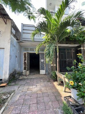 bán nhà c4 mặt tiền đường 11, phước bình, q9, dt 63m², giá 6.2 tỷ tl.