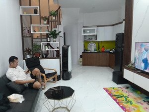 nhà nở hậu hậu siêu đẹp trần khát chân dt 43 m2 mt 5m 4 tầng sổ đỏ chính chủ