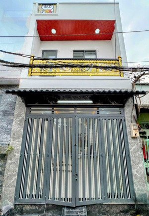 nh.à đẹp giáp tân phú gần ch.ợ bình long - xách vali vào ở liền - nhỉnh 4 đồng...