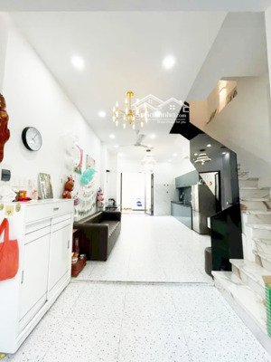 ngộp ngân hàng nhà 3 tầng mã lò, 51m ngang 4.2m, 3 tầng, hẻm thông, chỉ 4.3 tỷ