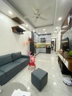 tập thể trung liệt - đống đa - ô tô đỗ - thoáng trước sau - 2 pn - ở ngay - 6.25 tỷ