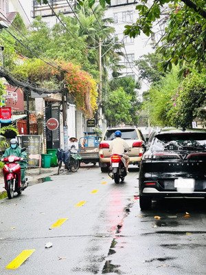 100m2 mặt tiền đường 47 , thảo điền , q2 chỉ 24 tỷ