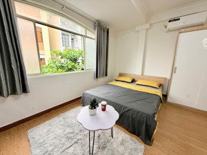 căn hộ studio mới 100% cửa sổ lớn siêu thoáng nguyễn hữu cảnh, tiện đi trung tâm