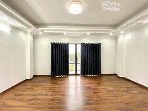 bán nhà 6 tầng thang máy ở luôn gần ngã 6 ô chợ dừa đống đa, cách phố vài bước chân, chỉ hơn 9 tỷ