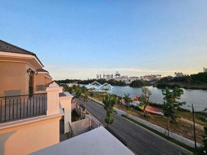 chủ gửi bán nhà phố liền thổ palm city quận 9, dt đất 5*20m xây dựng 3 tầng. giá siêu hot chỉ 9 tỷ.