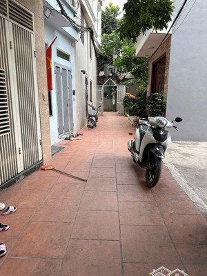 giảm giá 500 triệu còn 6tỷ 950trieu ngọc thụy bồ đề bán nhà dân xây đỗ cửa gần chợ ngọc thụy