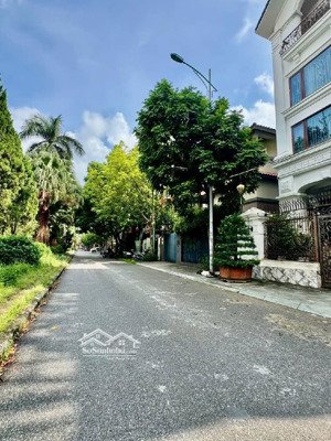 biệt thự đơn lập bt6, xa la, hà đông. 226m2, 4 tầng, 1 hầm, nội thất sang trọng