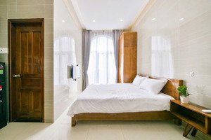 cho thuê căn stu sang xịn mịn, toà nhà thang máy, ngay khu ẩm thực phan xích long & vạn kiếp