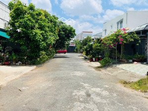 cho thuê nhà trệt diện tích 4 x 18 nhà mới lộ oto đậu trước nhà gần toà nhà mobiphone có 2 p ngủ