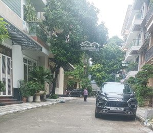 nhà đẹp phân lô, 03 ô tô tránh, vỉa hè rộng. khu vực sống đẳng cấp