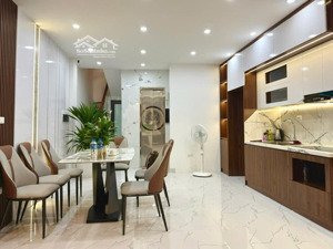 hiếm. bán nhà mới keng ngay ngã tư sở, trung tâm đống đa - sát phố lớn - 6 tầng thang máy