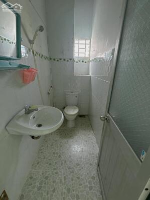 Cho thuê nhà 1 trệt 2 lầu có 4 phòng ngủ khu dân cư Chợ Chùa