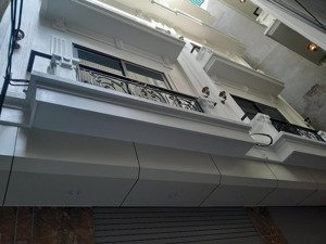 siêu phẩm nhà đẹp mới xây sân để xe trước cửa rộng dt 36m 5 tầng mt4,2m sổ đỏ chính chủ