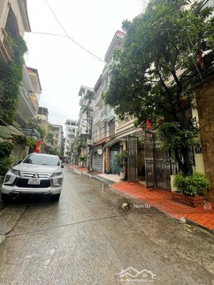 chính chủ bán kín mặt ngõ hoàng quốc việt, ô tô tránh kinh doanh, 48m, 14.5 tỷ.