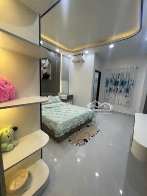 nhà phố 3 lầu quận 7 giá 7.4 tỷ , sổ riêng