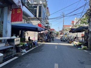 171m full.đối diện chợ xuân bách -quang tiến .đây là cơ hội tốt cho quý đầu tư .