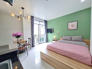 thuê phòng 35m2 full nội thất ban công thoáng ở ung văn khiêm bình thạnh sát q1 lh 