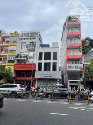 giá rẻ nhất khu vực ! bán nhà góc 3 mặt tiền đường 3 tháng 2 p.14 q.10-dt:4x24-dtcn :95m2 .