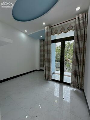 Nhà 1 trệt 1 lầu có 4PN KDC Chợ Chùa,sổ hồng công chứng ngay