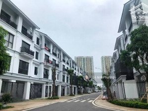 chính chủ cần bán căn liền kề gamuda. nhà thô, vị trí đẹp. lh : 