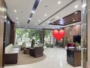 mặt phố cầu giấy, 150m2, 9 tầng, thông sàn, thang máy, vỉa hè, có hầm, 85 tỷ.