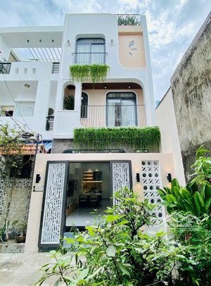 xoay vốn bán nhà giá 3tỷ480/68,6m2 đường hoa lan-phú nhuận.cho thuê 22tr. gần bv đa khoa hoàn mỹ sg