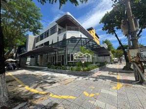 mặt tiền đường trần phú, 2 tầng dt 400m2, sân trước rộng 140m²