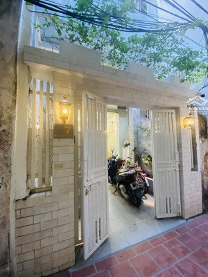 chính chủ cần bán nhà đẹp 70m2 x 5,5 tầng trong ngõ 36 đào tấn (ngõ vip nhất phố)