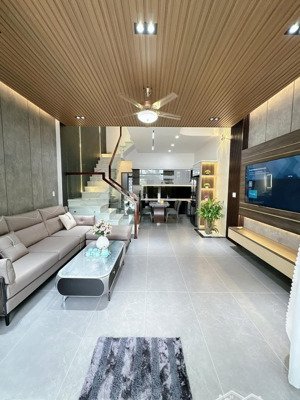 gia đình định cư nước ngoài cần bán gấp nhà ngay chợ bà hom - bt trệt 3 lầu giá 4 tỷ 9, shr