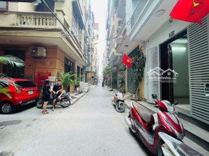 bán gấp nhà phố hoàng quốc việt,30m ra phố lớn,phân lô ô tô tránh chạy vòng quanh-dt45m 4t- mt4.5m