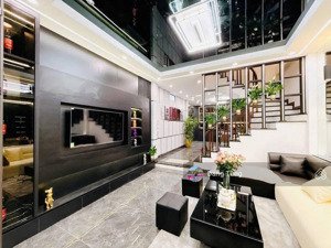 cần bán nhanh nhà phố đại la hai bà trưng mặt ngõ 3.5m cách phố đúng 20m. pull nội thất xịn 12 tỷ