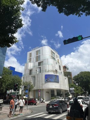 bán tòa nhà chdv-hđt: 100tr/th-giá 36.8 tỷ-góc 2 mt ngay chợ bến thành,quận 1 - 7,5x12m- 6tầng+tm.