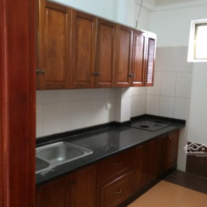 bán nhà ngõ 445 nguyễn khang, cầu giấy. dt: 57m2 x 4,5 tầng; mt: 5m. giá: 25 tỷ. lô góc, nở hậu.