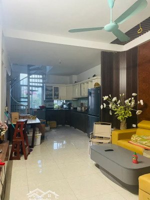 chính chủ bán nhà phố trung phụng, đống đa, 03 ngủ, mt4m, 22 m2, giá 4.85 tỷ