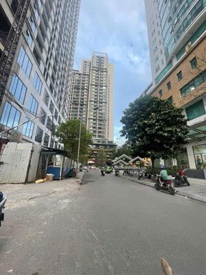 siêu phẩm mặt phố ngụy như. lô góc, 1 mặt phố, 1 mặt ngõ ô tô, mặt tiền cực rộng, vỉa hè kd, 167m2.