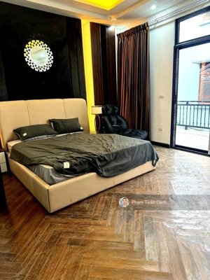 chính chủ cần bán gấp
siêu phẩm nguyễn văn cừ , long biên dt 132m x5 tầng, mt 8m
giá chỉ 26.8 tỷ