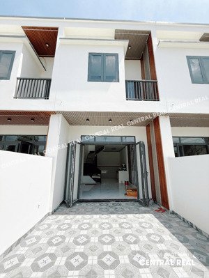 nhà ngay cổng 11, gần phường gần trường, tiện ích trong bán kính 1km đầy đủ.