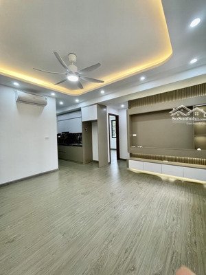 nhỉnh 6,x tỷ sở hữu ngay chung cư trung tâm cầu giấy 3pn view thoáng, ô tô chạy vòng quanh.