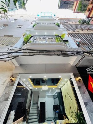 cho thuê nhà mặt phố quán thánh vị trí cực đẹp, kinh doanh đỉnh, dt 68m2x5 tầng, mt 7m, giá 80tr