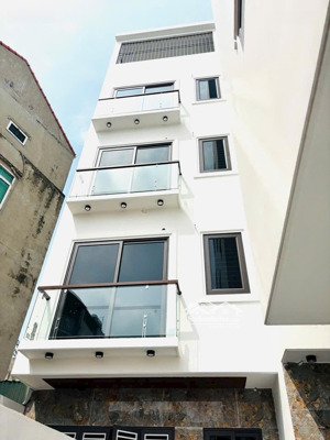 nhà đẹp thạch bàn - long biên ô tô đỗ cửa - thoáng sáng -gần công viên - hồ điều hòa -