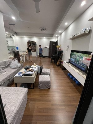 ban công đông nam+ ful nội thất, 82m2 , 2 ngủ cần bán tại toà b imperia sky garden