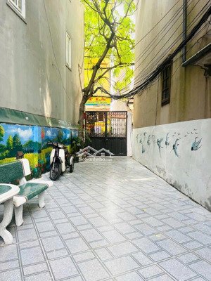 bán nhà cầu giấy - dòng tiền siêu ổn - ô tô đỗ cổng - nhà mới - hai thoáng - nội thất xịn xò