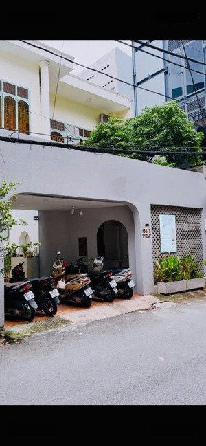 cho thuê nhà đường trường sa, quận bình thạnh
dt: 200m2