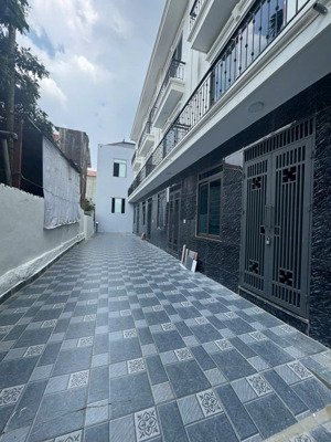 nhà 3.5 tỷ ô tô đỗ gần, 3 tầng (50m) cầu đại thành, 2km ra kđt đô nghĩa 